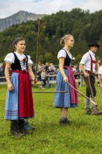 Cattle drive, cattle drive, domestic cattle (Bovidae), shepherdess, girl, dirndl, traditional
