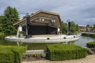 Lake stage in the spa gardens, Bad Staffelstein, Upper Franconia, Franconia, Bavaria, Germany