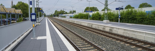 Empty platform, railway tracks, no train, Bad Staffelstein, Upper Franconia, Franconia, Bavaria,
