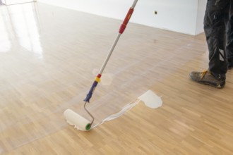 Professional sealing of a new parquet floor with lacquer