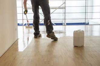 Professional sealing of a new parquet floor with lacquer