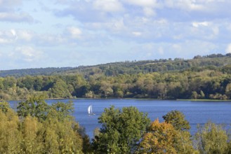 View of the Möhnesee with sailing boat, autumn atmosphere, blue cloudy sky, Möhnetalsperre, North