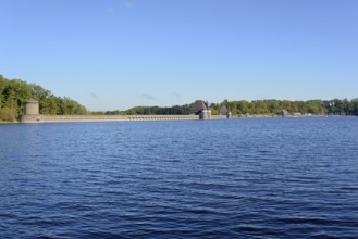 View of the Möhne dam, blue sky, Möhne dam, North Rhine-Westphalia, Germany