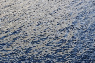 Light reflections on the wavy water surface, Lake Möhne, Möhne Dam, North Rhine-Westphalia, Germany