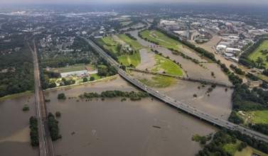 Aerial photo, Ruhr flood, flooding, A40 motorway bridge over the Ruhr, Ruhrbogen between