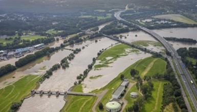 Aerial photograph, Ruhr floods, floods at the Styrum waterworks, Raffelberg lock, Styrum - South,
