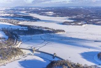 Aerial view, Möhnetalsperre and dam wall in the snow, Günne, Möhnesee, Sauerland, North