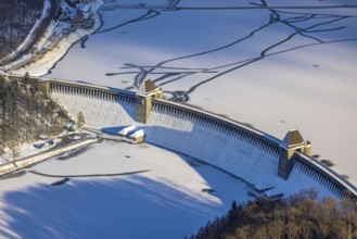 Aerial view, Möhnetalsperre and dam wall in the snow, Günne, Möhnesee, Sauerland, North
