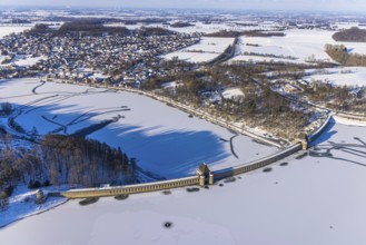 Aerial view, Möhnetalsperre and dam wall in the snow, Günne, Möhnesee, Sauerland, North