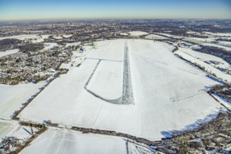 Aerial photo, Airport Essen / Mülheim in winter, Menden and Ickten, Mülheim an der Ruhr, Ruhr area,