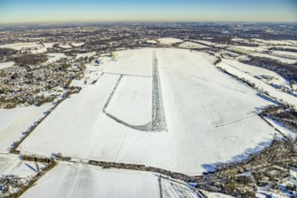 Aerial photo, Airport Essen / Mülheim in winter, Menden and Ickten, Mülheim an der Ruhr, Ruhr area,