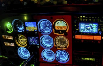 Aerial photograph, aeroplane cockpit, Cessna 172 RG, night lighting, Drewer, Marl, Ruhr area, North