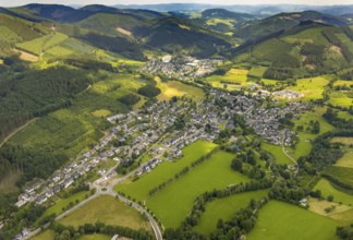 Aerial view, local view with spa gardens Saalhausen, Gleierbrück, Lennestadt, Sauerland, North