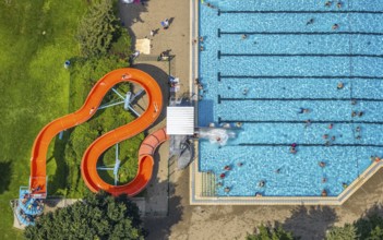 Aerial view, GSW Freibad Kamen-Mitte, Kamen, red water slide, Ruhr area, North Rhine-Westphalia,
