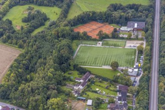 Aerial view, sports field VfR Sölde and tennis court Tennis-Club Sölderholz in the district