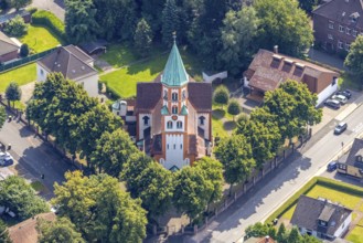 Aerial view, catholic church Herz-Jesu in the district Heeren-Werve, Kamen, Ruhr area, North