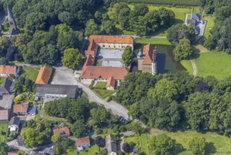 Aerial view, Schloss Heeren in Heeren-Werve, Kamen, Ruhr area, North Rhine-Westphalia, Germany, DE,