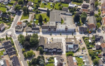 Aerial view, Märkische Straße and roundabout in the centre of the village of Heeren-Werve, Kamen,