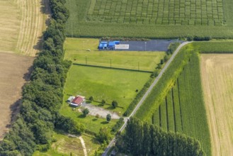 Aerial view, meadows and fields Werver Mark, Schillerstraße and corner Mühlhauser Straße in the