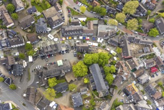 Aerial view, market, weekly market market, old town with town hall, market and market stalls,