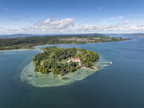 The island of Mainau in Lake Constance with the jetty and the baroque Mainau Castle, built between