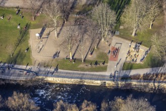Aerial photo, pupils in the park at Ricarda-Huch-Gymnasium, central city, Hagen, Ruhr area, North