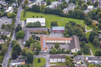 Aerial view, Rahel-Varnhagen-Kolleg und Grundschule Emst im Stadtteil Emst in Hagen, Ruhr area,