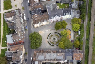 Aerial view, Bodelschwinghplatz with Drei-Kaiser-Brunnen at Wehringhauser Straße in the district