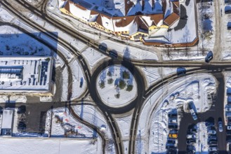 Aerial view, snow-covered roundabout on Ostwennemarstraße, Maxi-Center, shopping centre, Rewe,