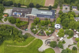 Aerial photo, Maximilianpark leisure park, main entrance, Uentrop citizens' office, Uentrop, Hamm,