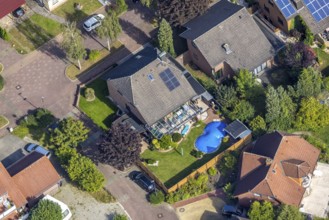 Aerial view, residential house Schäferstraße with swimming pool and cover in the district Uentrop