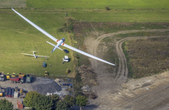 Aerial photo, Duo Discus high-performance two-seater D-4199 over Hamm airfield in the Heessen
