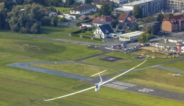 Aerial photo, Duo Discus high-performance two-seater D-4199 over Hamm airfield in the Heessen