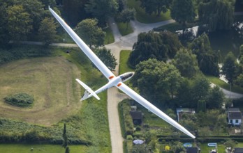 Aerial photo, Duo Discus high-performance two-seater D-4199 over Hamm airfield in the Heessen