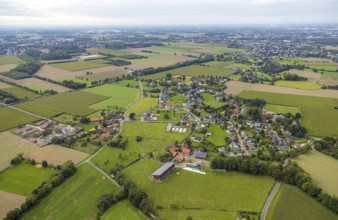 Aerial view, Osttünnen surrounded by meadows and fields in the district Rhynern in Hamm, Ruhr area,