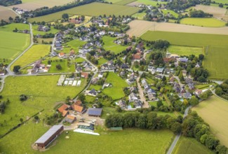 Aerial view, Osttünnen surrounded by meadows and fields in the district Rhynern in Hamm, Ruhr area,