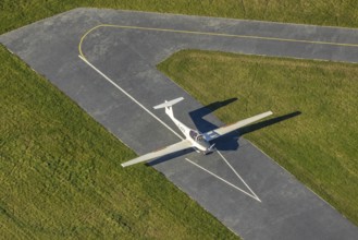Aerial photo, Hamm airfield and motor glider in the district of Heessen in Hamm, Ruhr area, North