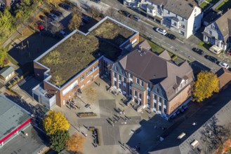 Aerial view, Overbergschule and pupils and cross on the schoolyard in the district Bockum-Hövel in