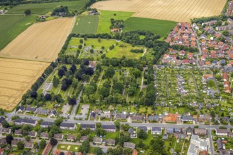 Aerial view, residential area west of the alleyway Ontariogrund, central cemetery, Bockum-Hövel,