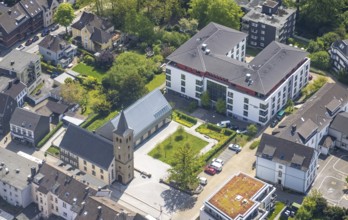 Aerial view, Diakoniezentrum Heiligenhaus Seniorenheim und evang. Alte Kirche, Leubeck,
