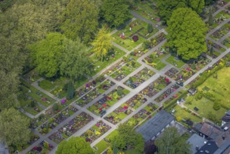 Aerial view, Protestant New Cemetery and Catholic Cemetery Friedensstraße, Leubeck, Heiligenhaus,