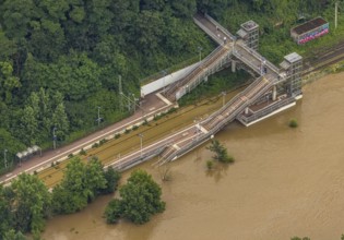 Aerial photograph, Ruhr flood, flooding, flooded train line at Holthausen Bf station, Heisingen,