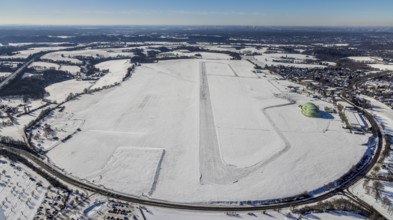 Aerial photo, Airport Essen / Mülheim in winter, Haarzopf, Essen, Ruhr area, North