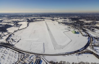 Aerial photo, Airport Essen / Mülheim in winter, Haarzopf, Essen, Ruhr area, North