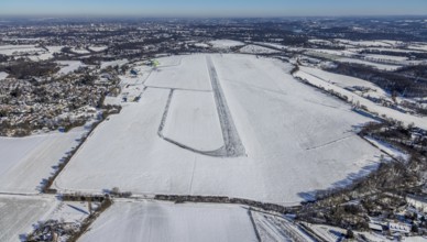Aerial photo, Airport Essen / Mülheim in winter, Haarzopf, Essen, Ruhr area, North