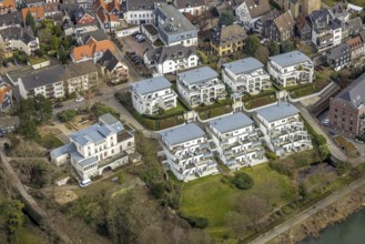 Aerial view, terraced houses Ruhrstraße am Leinpfad, Kath. Kindergarten St. Peter, Kettwig, Essen,