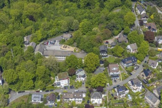 Aerial view, Jakob-Muth School, residential buildings Am Bögelsknappen, Kettwig, Essen, Ruhr area,