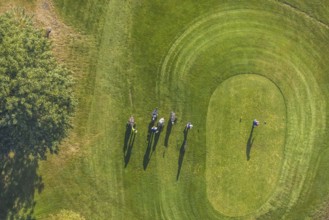 Aerial view, golf course golf club Schloss Horst and golf player on the green in the district Horst