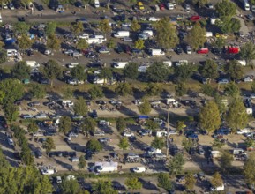 Aerial view, Gigantmarkt Gelsenkirchen flea market on the car park of the VELTINS-Arena in the