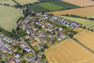 Aerial view, housing estate Kleinbahnring Auf der Schanze in Niederense, Ense, Sauerland, North